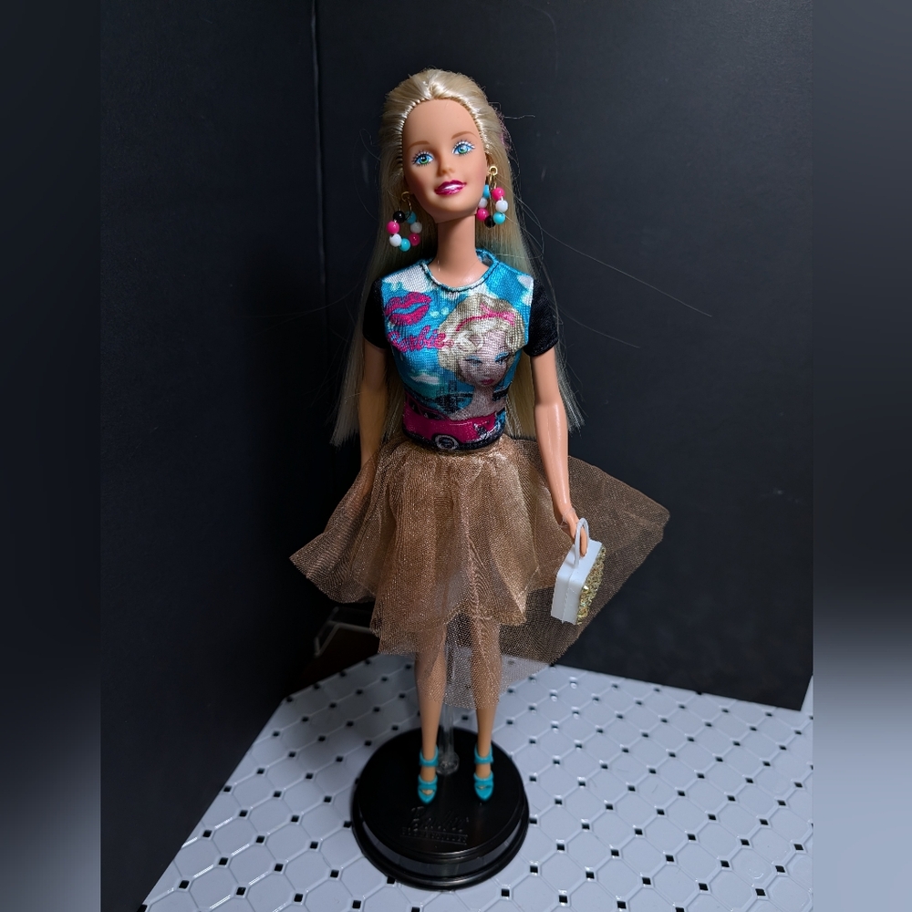 *FINAL PRICE UNLESS BUNDLED Vintage 2001 Toys R Us Barbie Restyled - Picture 2 of 8